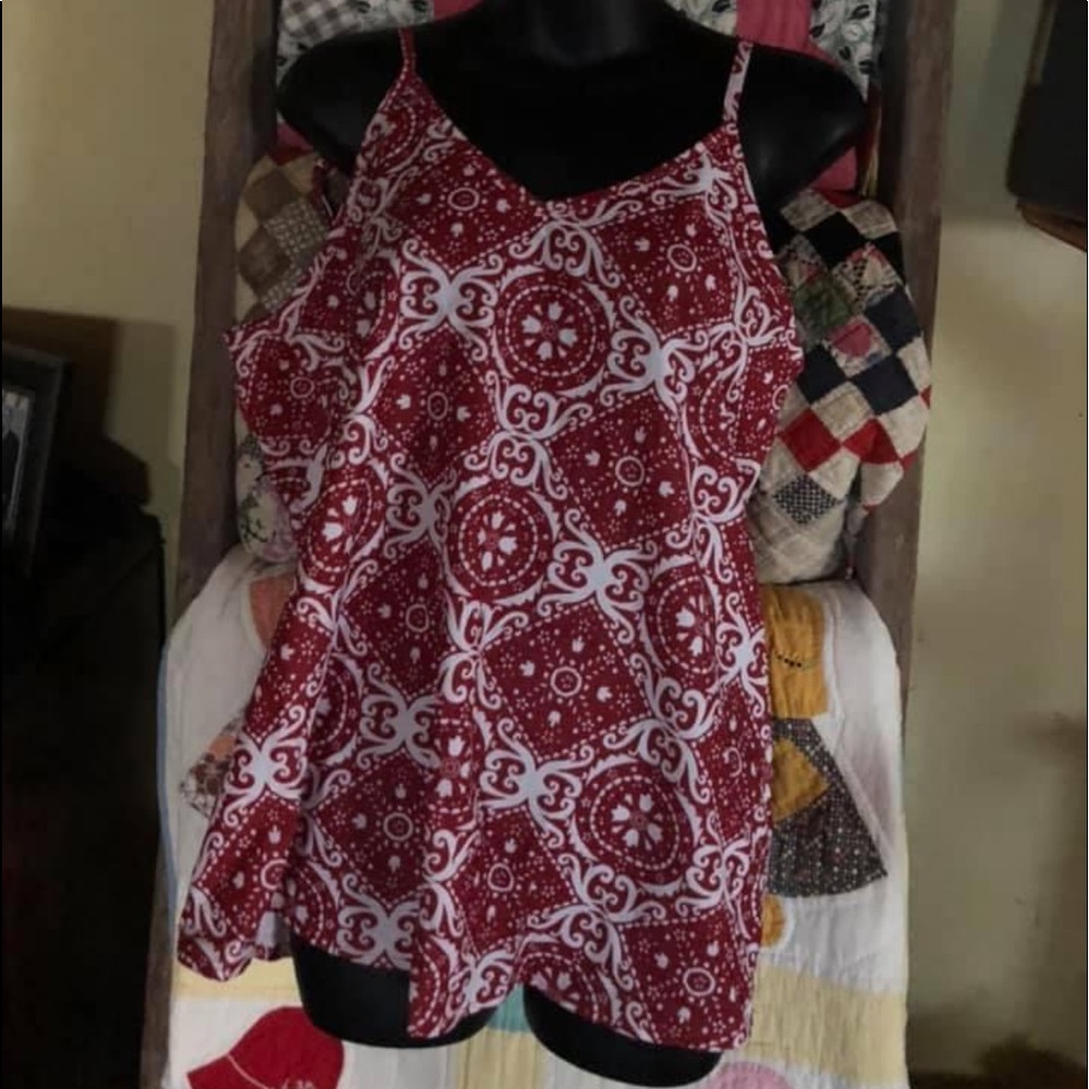 Cute recreation sleeveless top with tags size M